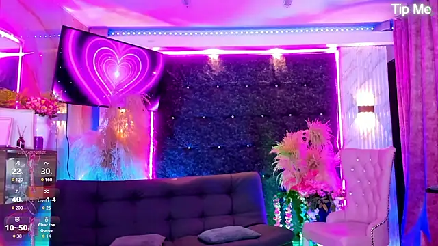 Queens_Wonders_Blonders webcam