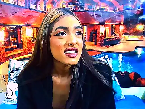 IndianPretty14u2Luv webcam