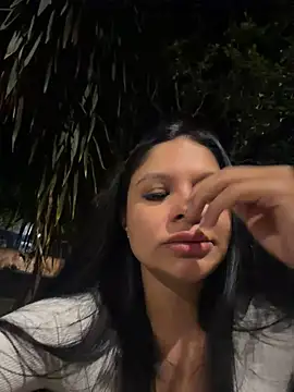 Elara_Luxe webcam