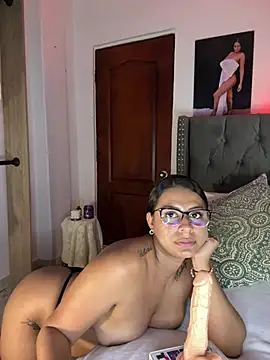 ema_zoe webcam