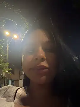 Elara_Luxe webcam