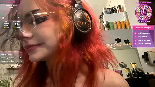 RedKittySquirrel live cam on StripChat