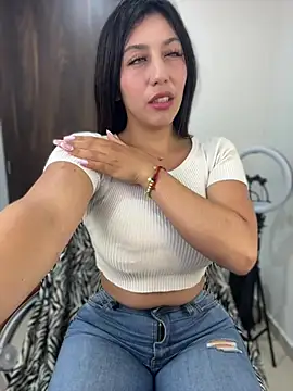 MiaJones21