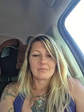 SheIsSomething 💪 online sex cam