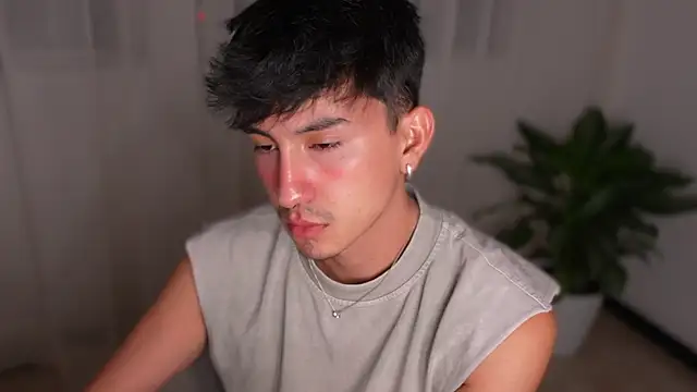 sweettaaron01 webcam