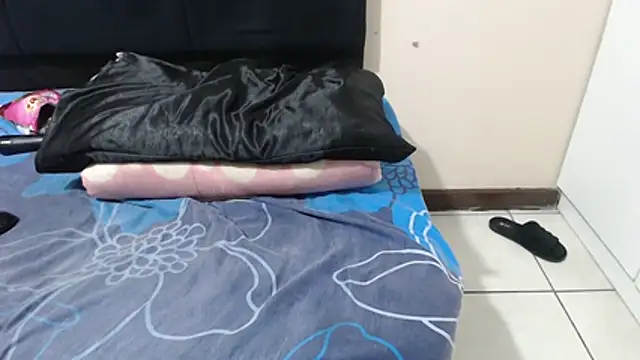 SweetHotBabby18 webcam