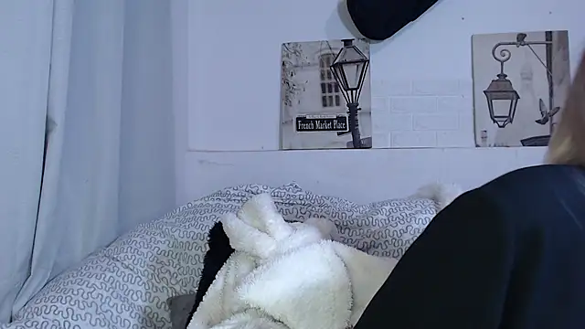 Lunai_gh live cam on StripChat