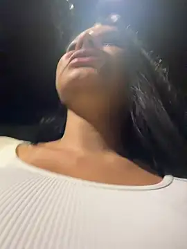 Elara_Luxe webcam