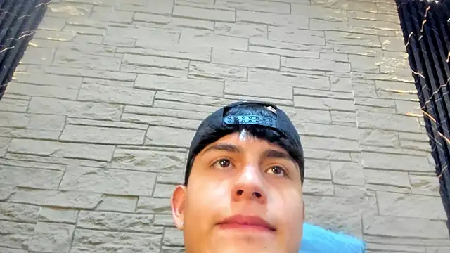 Lander_Cruz live cam on StripChat