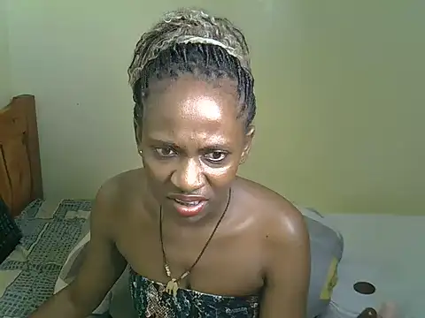 Pearl_petite webcam