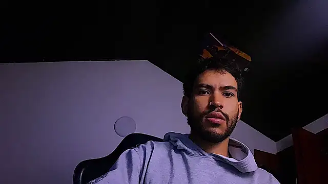 Lucius_Noal webcam