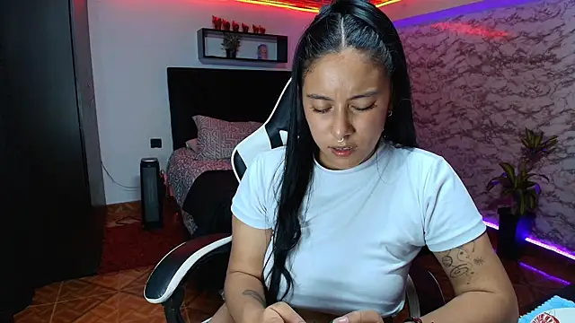 Camila_IRoose webcam