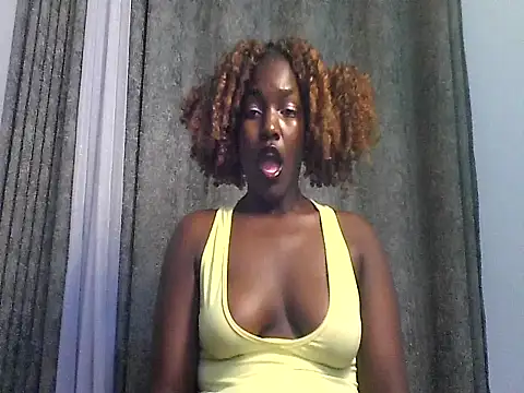 MoonlighMaya webcam