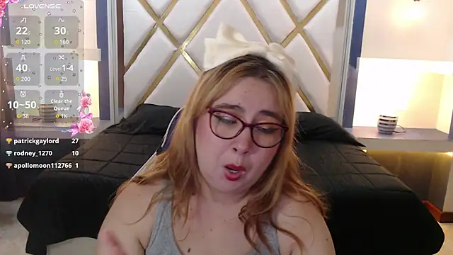 chloe_prg webcam