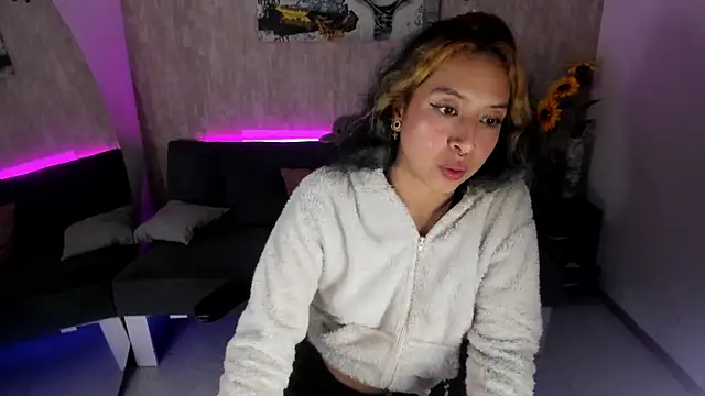 anna_moon11 - Anna_moon11's free webcam - UK Sex Cams