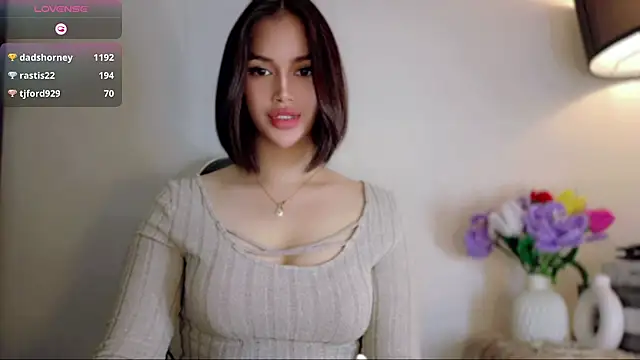Anna_HollyDoll live cam on StripChat