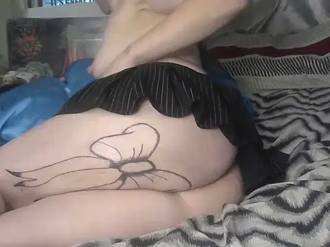 NaughtyIzzy4U webcam