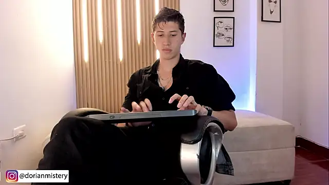 Dorianmistery2322_ webcam