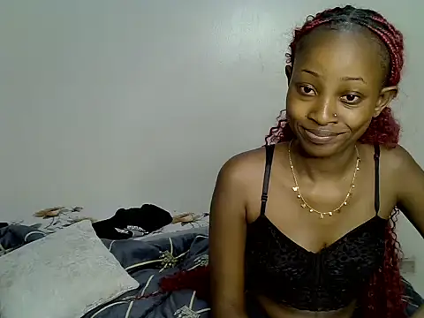 PetiteNoirrr webcam