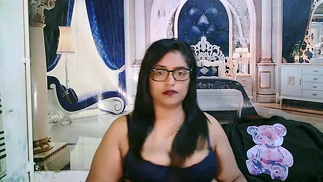 IndiaBlackPanther live cam on StripChat