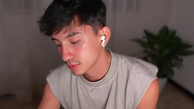 sweettaaron01 webcam