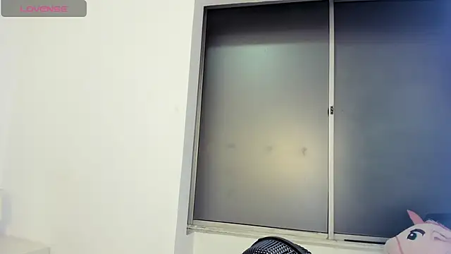 Exotic__April webcam
