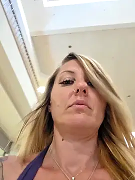 SheIsSomething 💪 online sex cam