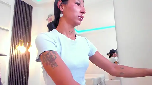 Maia_Clark520 webcam