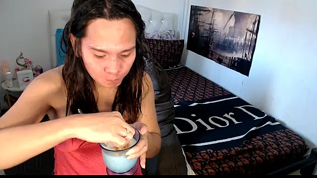 NinaDOM4CUM webcam