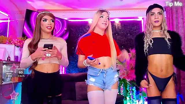 Queens_Wonders_Blonders webcam