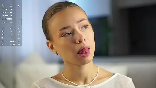 ulrikestillwell (F teen) - Down my top and show my bra for 1 min
