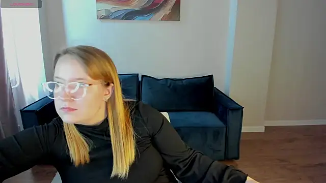 Live webcam thumbnail of Sophia_Millery featuring #girls, #hd and #new