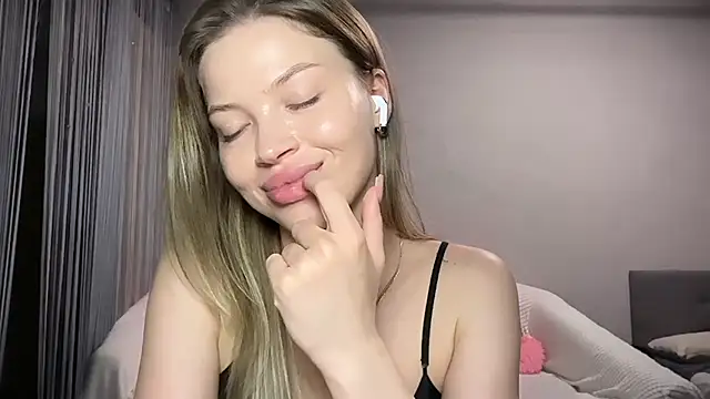 EmmyMills webcam