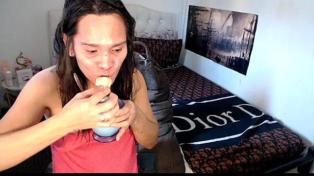 NinaDOM4CUM webcam