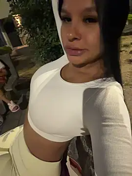 Elara_Luxe webcam