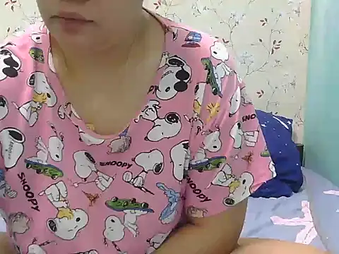 Hottie_mommy28 live cam on StripChat