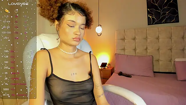 Naomy9_ webcam