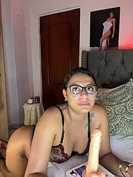 ema_zoe webcam