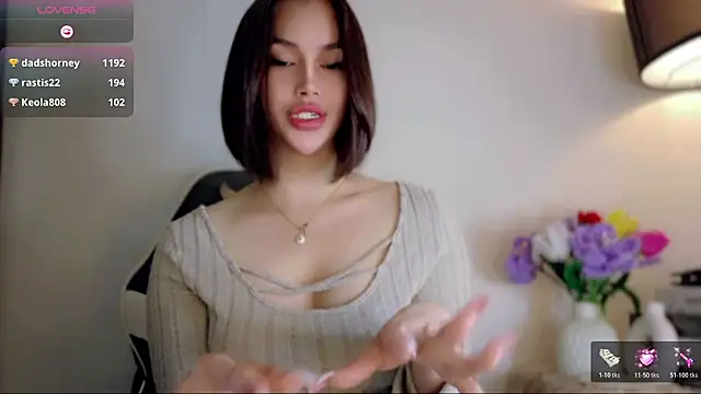 Anna_HollyDoll live cam on StripChat