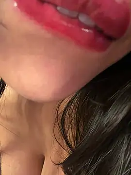 KARISHMA-STRIP live sex cam