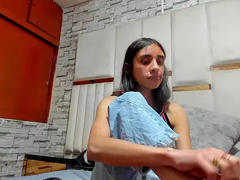 RoxanaSiranohh live cam on StripChat
