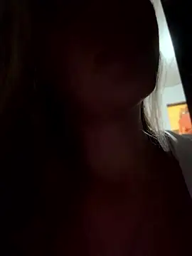 Queen_biker live cam on StripChat