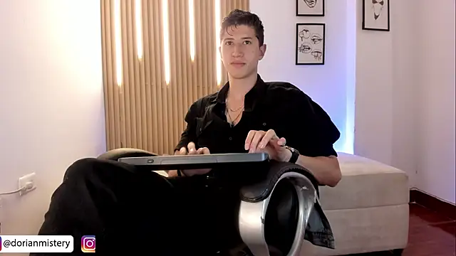 Dorianmistery2322_ webcam