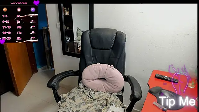 peanut_tangerine (F milf) - Naked+lush control or Dildo