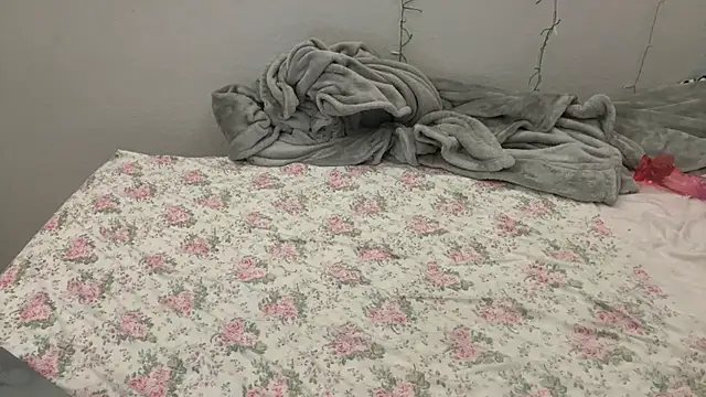 LaylaKutiex webcam