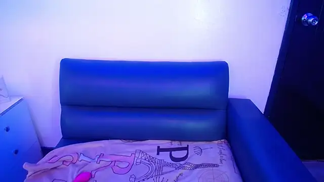 mia_collens webcam