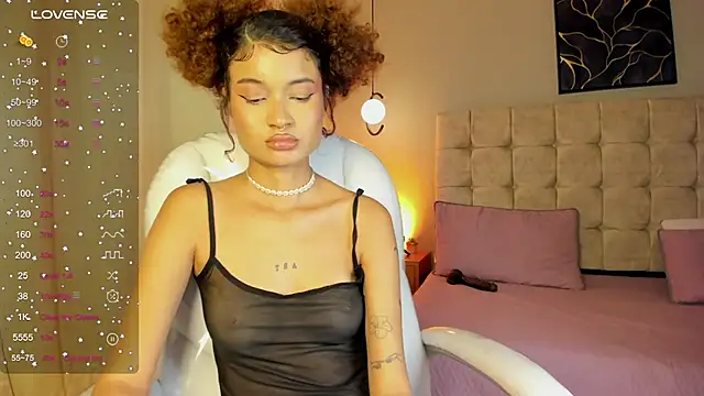 Naomy9_ webcam