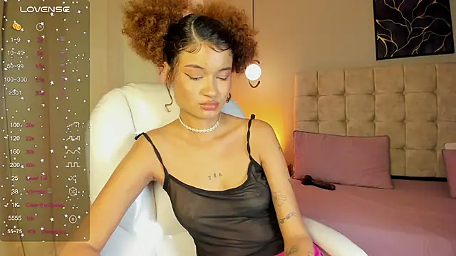 Naomy9_ webcam