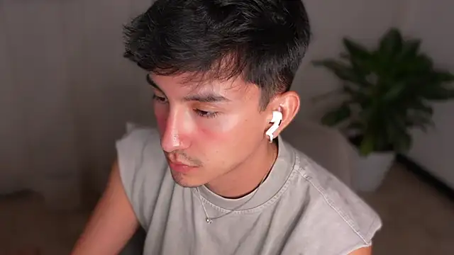 sweettaaron01 webcam