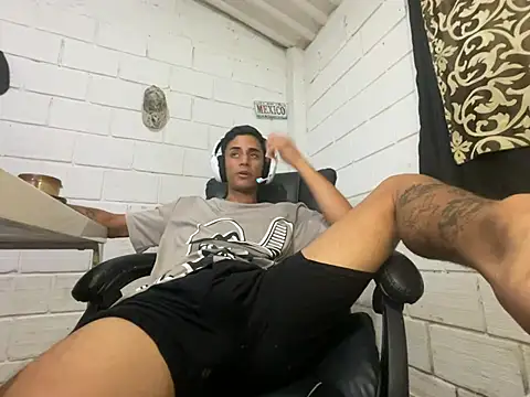 Max_TheHorseDick webcam